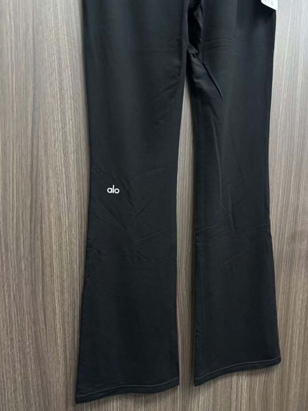 Women's Alo Sway Bootcut Sweatpant Black Leg lengthening casual flared pants🌙 - Picture 4 of 11